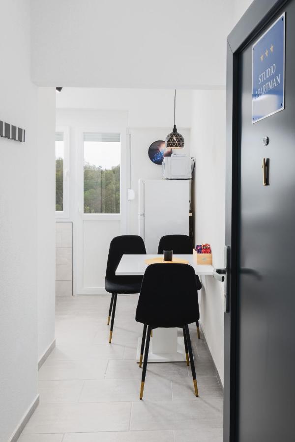 Studio Apartman Sirius スルニュ エクステリア 写真